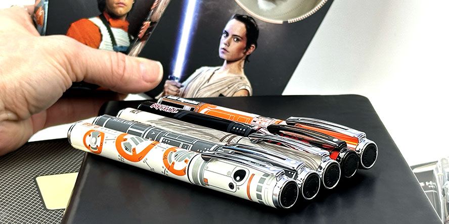 sheaffer_star_wars_pop_rollerball_pens_boxes in hand